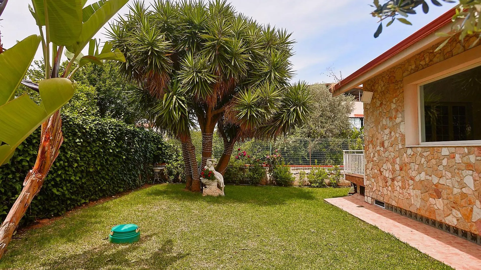Villa Laura Palermo 0*,